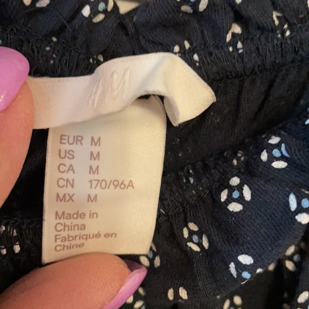 H&M Cold Shoulder Top - Picture 2 of 6